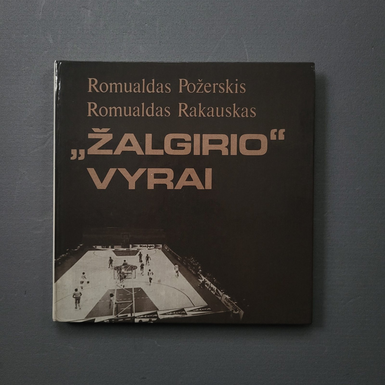 Žalgirio vyrai (1987) – Rare Soviet-Era Basketball Photobook by Romualdas Požerskis & Romualdas Rakauskas